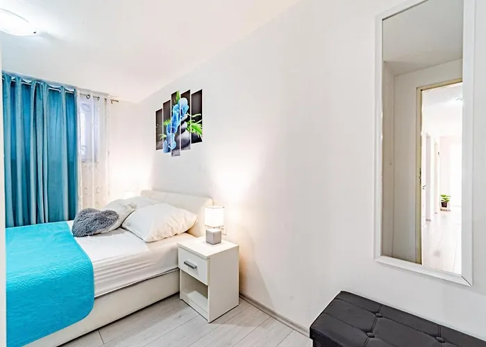 Doris By Guide * Vela Luka